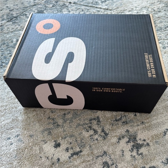 Women’s Bogs Juniper Chelsea Tan and Black Casual Boots - Picture 11 of 11